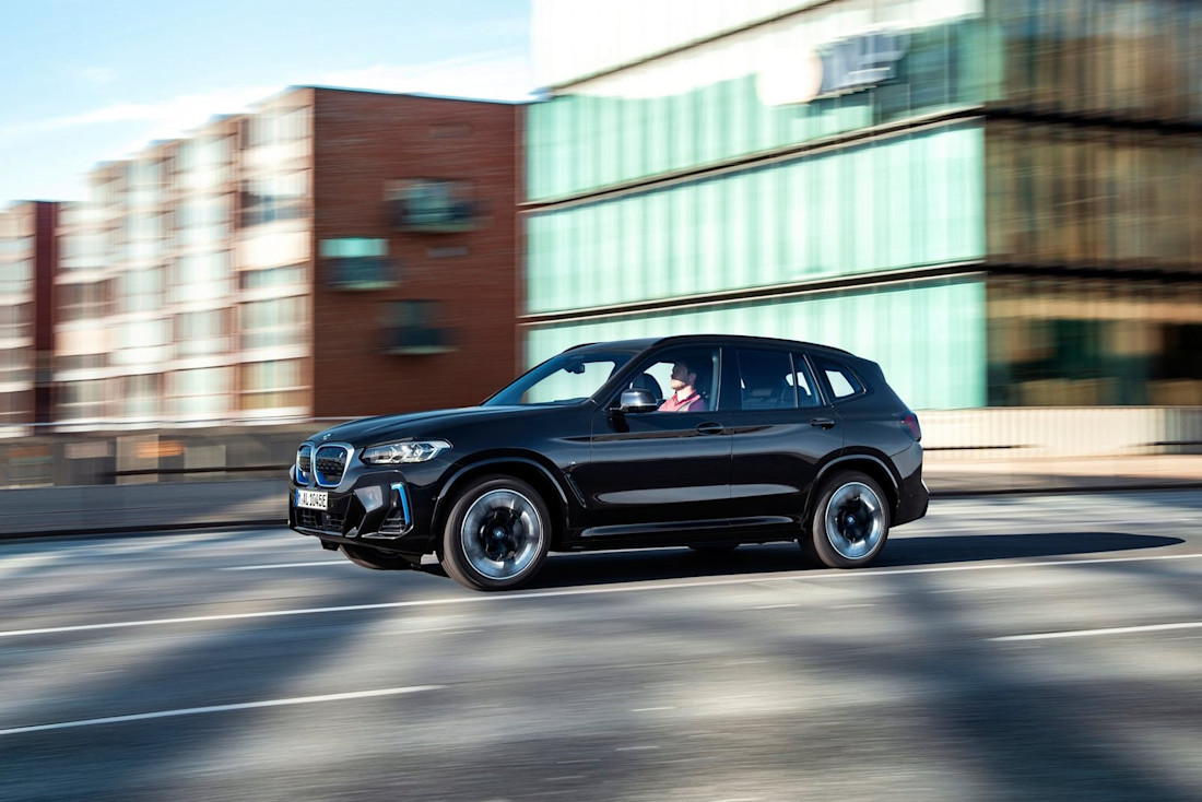 BMW iX3 mit früher Modellpflege