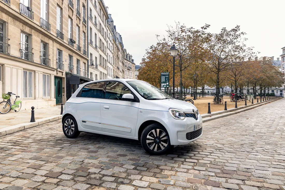  Der Kleinstwagen Renault Twingo ist mit 16.100 Euro recht günstig erhältlich und eignet sich perfekt als Stadtauto.