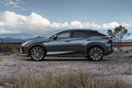 Lexus-RZ450e-Hero