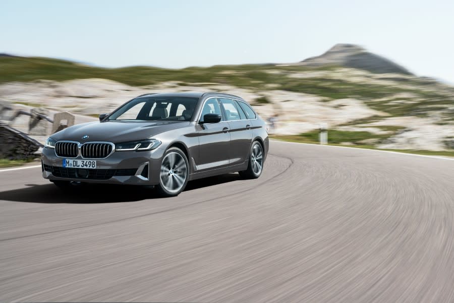 P90389084_highRes_the-new-bmw-530i-tou (1).jpg