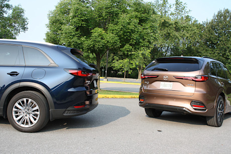 Match comparatif des VUS intermédiaires hybrides rechargeables, Édition 2024: Mazda CX-90 PHEV 2024 vs Mazda CX-70 PHEV 2025 Image