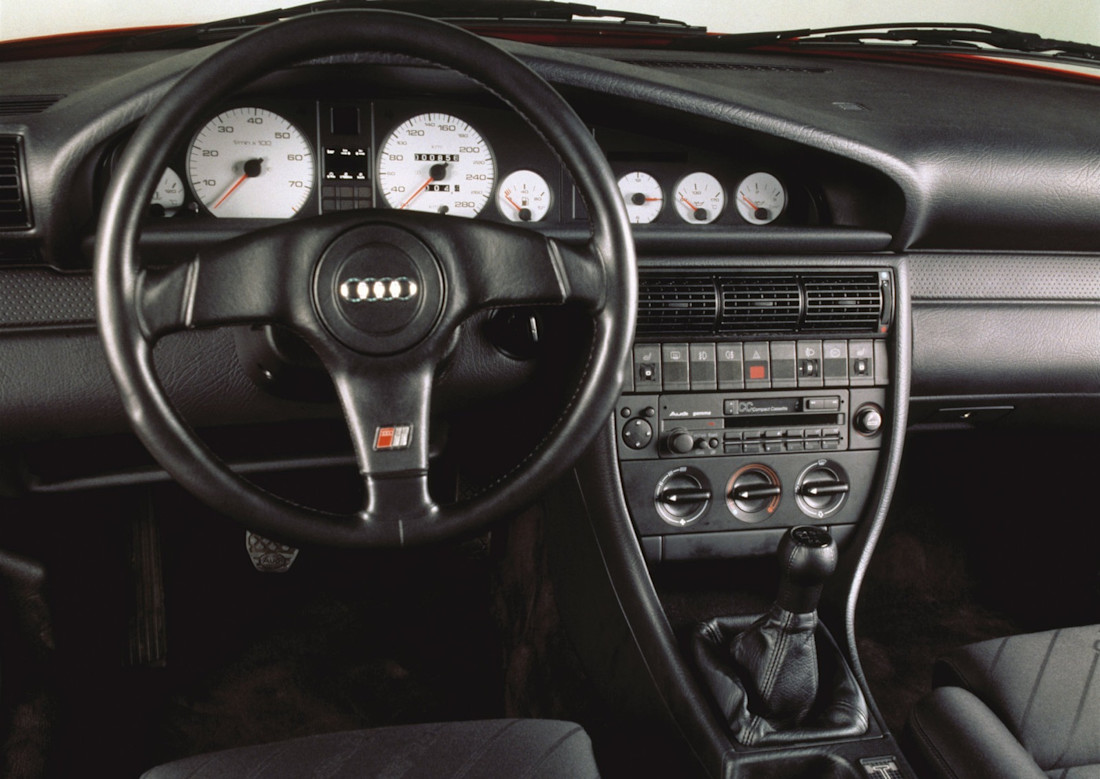audi-100-s4-interieur