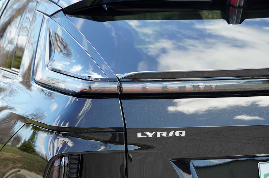 2026-Cadillac-Lyriq-V-FR (4).jpg
