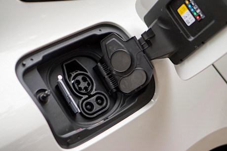 Editorial 2022 bmw i4 edrive40 16 jl