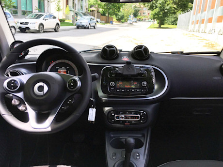 Editorial 2017 smart fortwo cabrio passion 17 sb