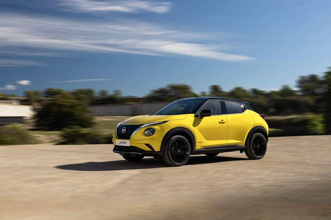 JUKE MC 2024 - Exterior _ iconic yellow body color - N-Sport - dynamic front view