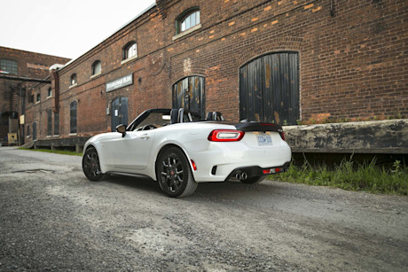 Editorial 2017 fiat 124 spider abarth 06 jw
