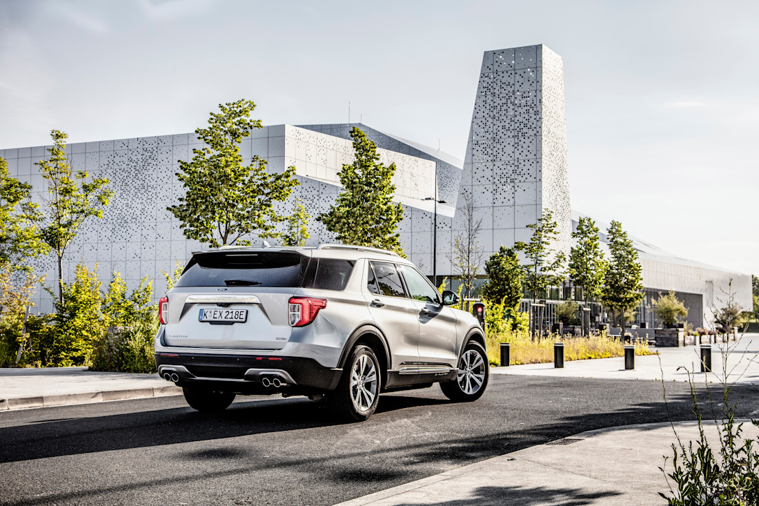 ford explorer plug-in hybrid platinum 70