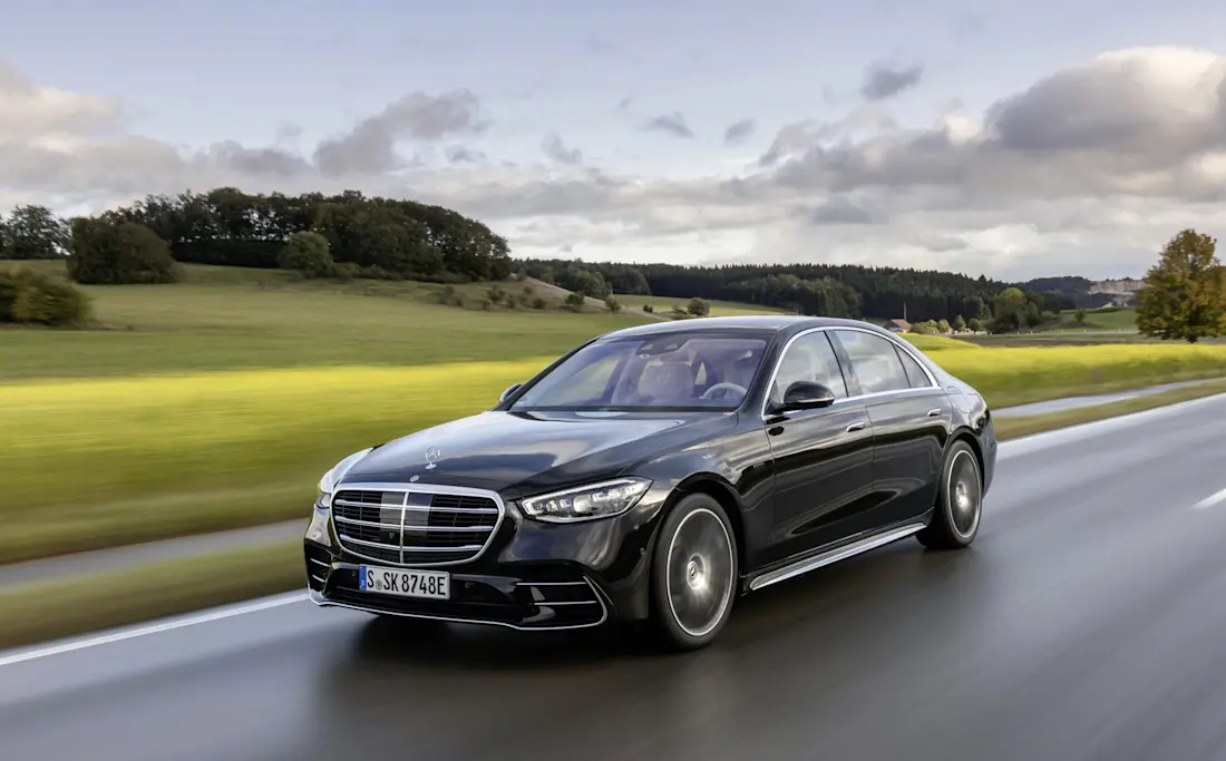  Für viele ist die Mercedes S-Klasse das Sinnbild für die deutsche Oberklasse-Limousine. Als 350 d ist er ein wahrer Langstreckenheld.