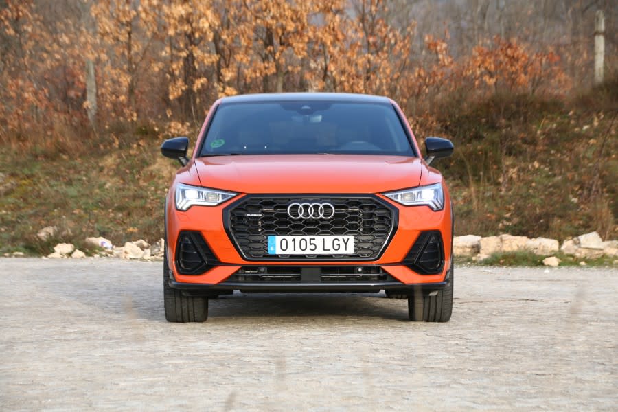 compa-q3-sportback-mini-countryman-02.jpg