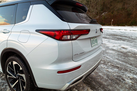 Editorial 2023 mitsubishi outlander phev 09 ew