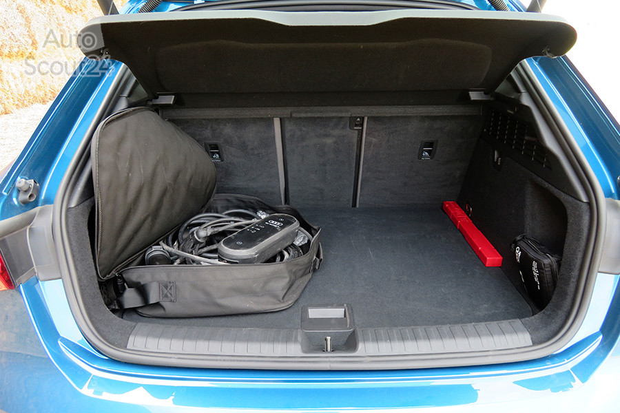 FT_17_audi_a3_sportback_maletero_cables.JPG