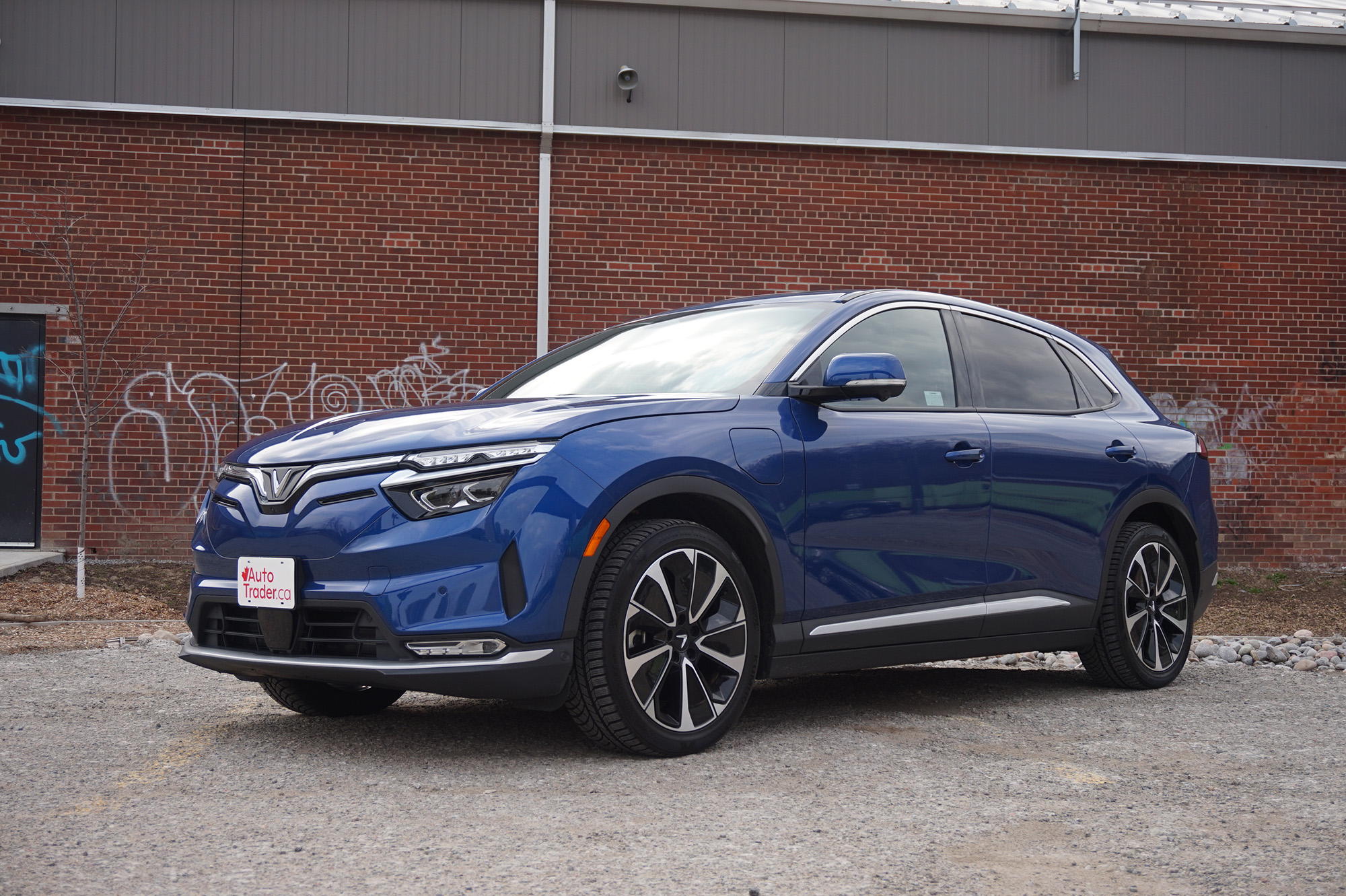 2025 VinFast VF 8 Review + Video - AutoTrader.ca
