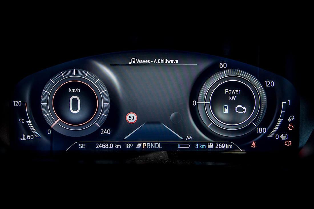 Kuga_ST-Line_X_Plug-In_Hybrid_096-LOW.jpg