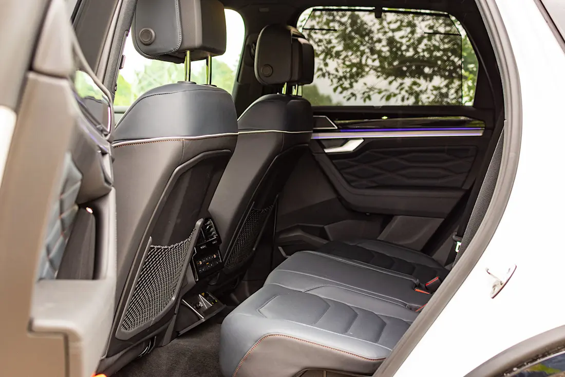 VW-Touareg-V8-TDI-Rearseat
