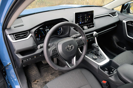 Editorial 2023 toyota rav4 xle hybrid 230619 15 sha