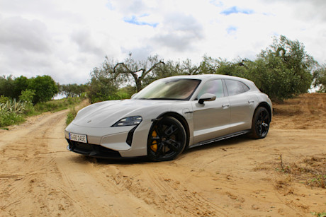 Editorial 2025 porsche taycan turbo s cross tursimo 02