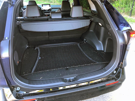 Editorial 2022 toyota rav4 prime xse awd 11 pb