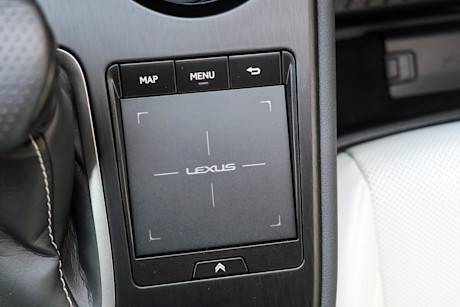 Editorial 2021 lexus ux 250h awd 33 jm