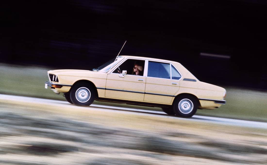 2rUjUh8BB9JYulHoEZE6yP-956c28e1574d6ba3fa7c614da9f8d26c-bmw-525-side-1100