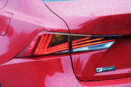 Editorial 2017 lexus is200t rwd 10 dh
