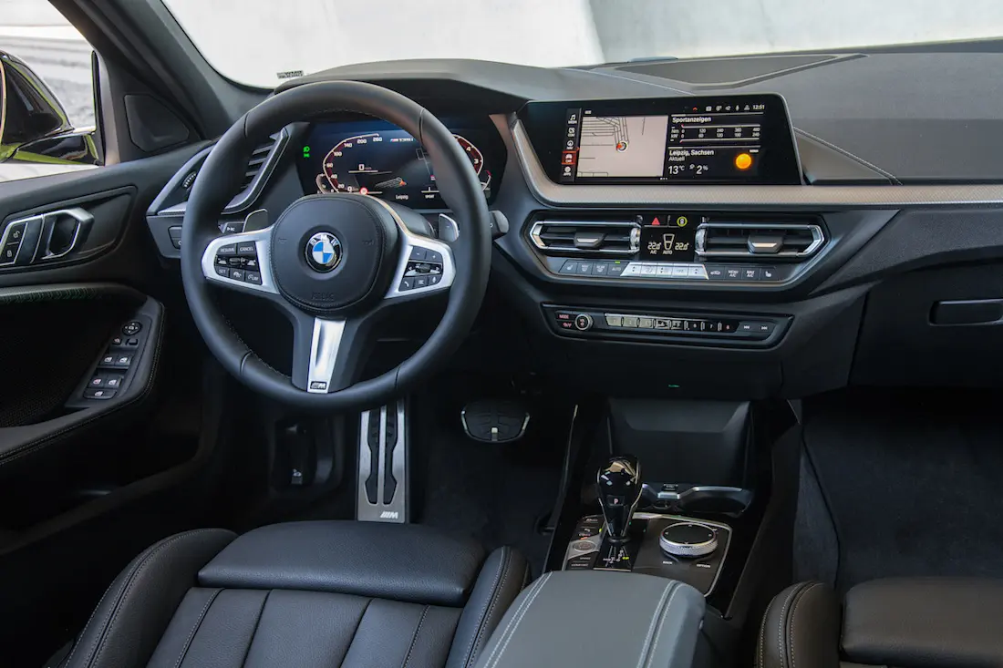 BMW M135i xDrive (2022) dashboard