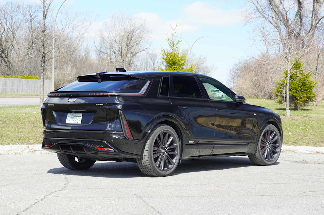 2026-Cadillac-Lyriq-V-FR (1).jpg