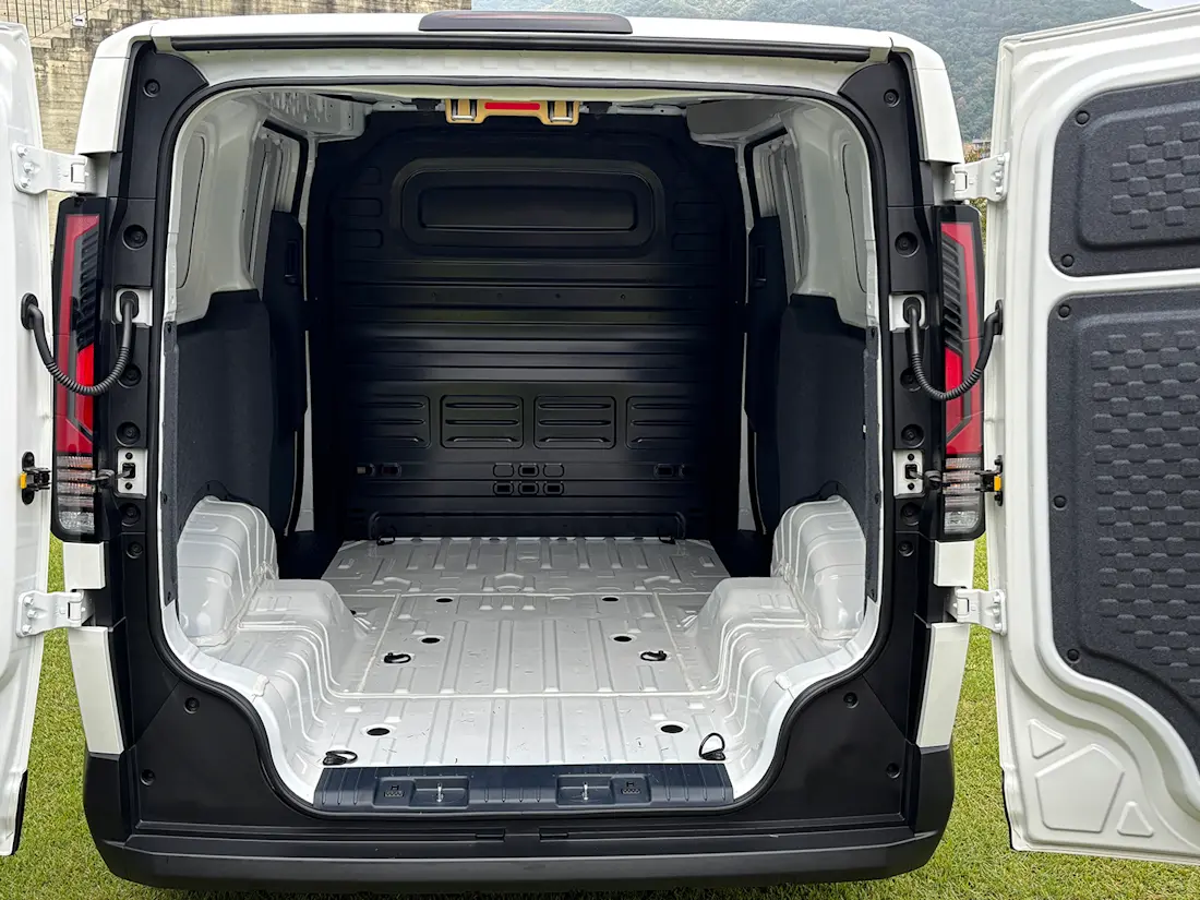 Kia PV5 : premier essai Body Image