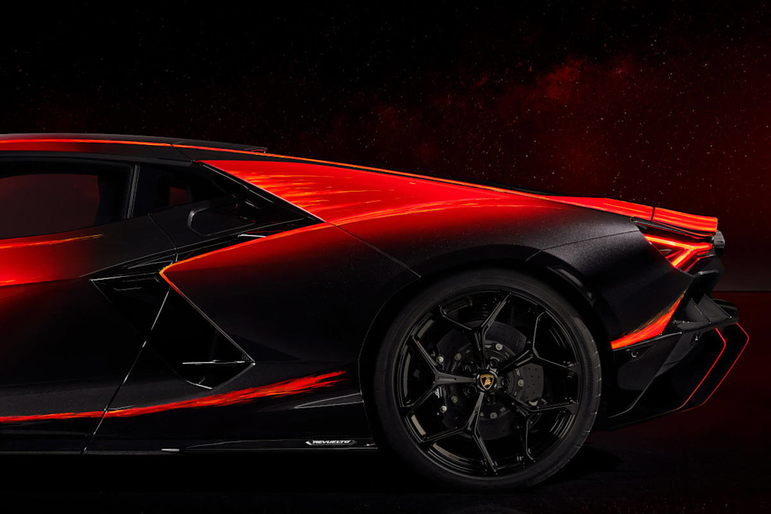 Lamborghini-revuelto-opera-unica-2024 (1).jpg