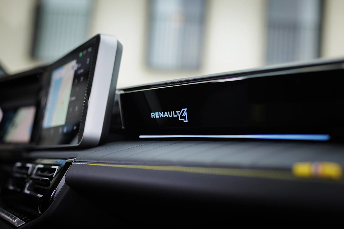 Renault-4-e-tech-2025-interior (6).jpg