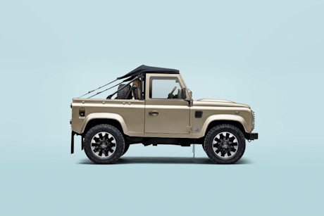 Land-Rover-Defender-Classic-V8-Soft-Top-2025 (6)