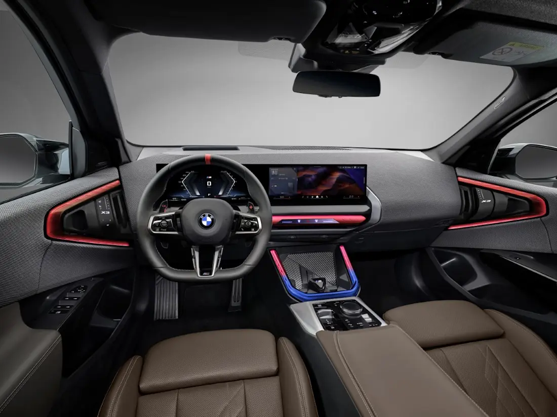 Reduziert auf das Wesentliche: Im neuen BMW X3 Innenraum regiert Schlichtheit.  Reduziert auf das Wesentliche: Im neuen BMW X3 Innenraum regiert Schlichtheit.
