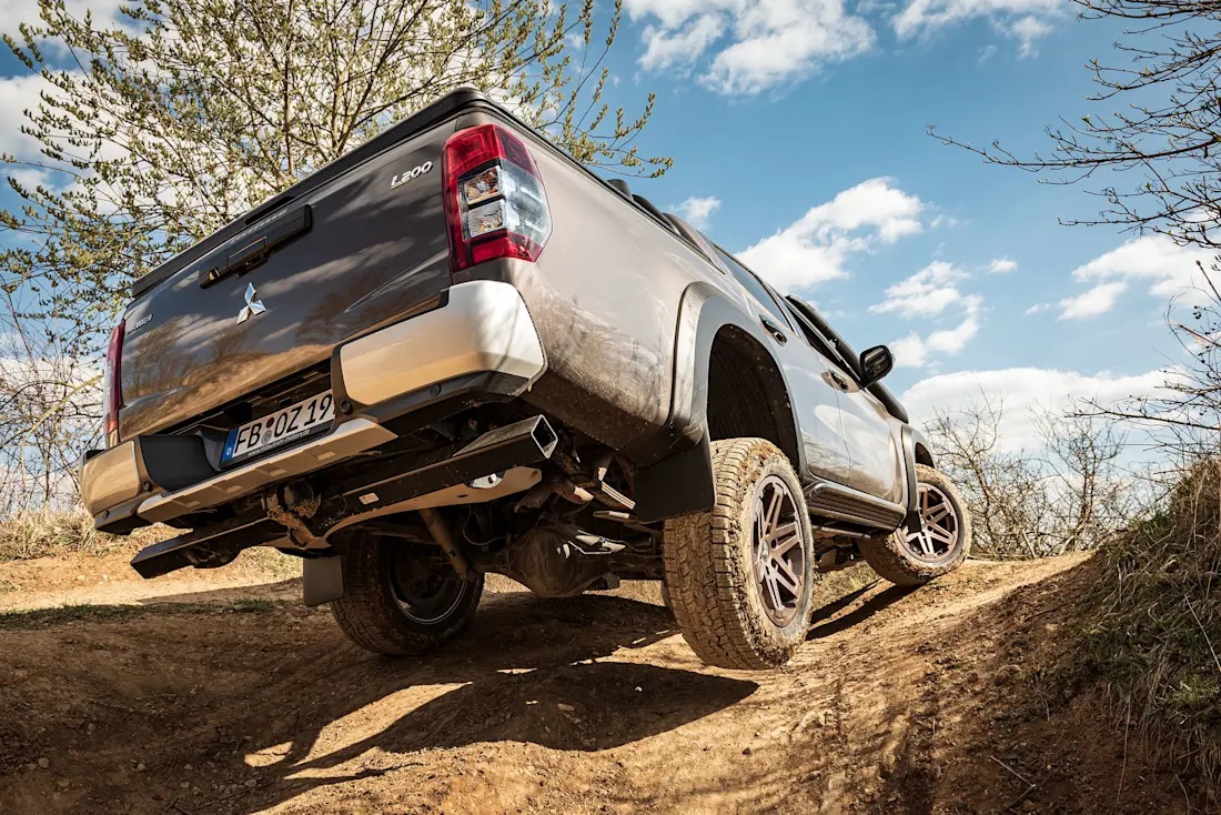 Mitsubishi-L200-Rear-Offroad Mitsubishi-L200-Rear-Offroad