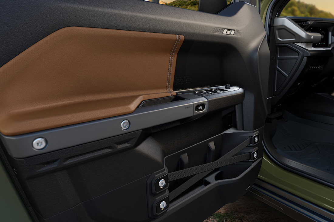 Jeep-recon-2026-interior (7).jpg