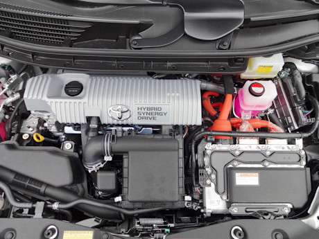 Editorial 2015 toyota prius v sh 17
