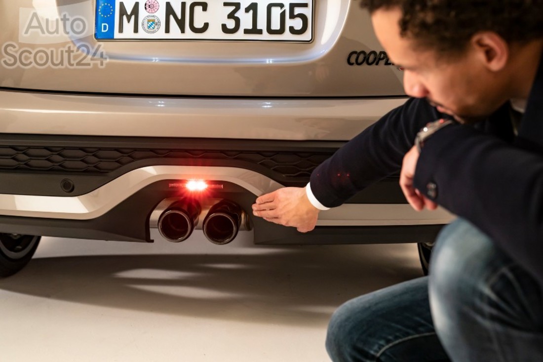 P90411633_highRes_oliver-heilmer-head- (1).jpg