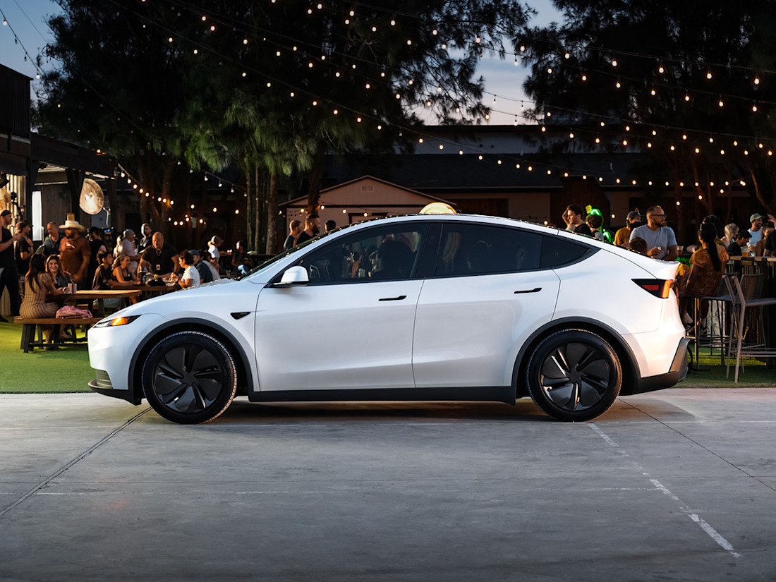 Tesla Model Y 4