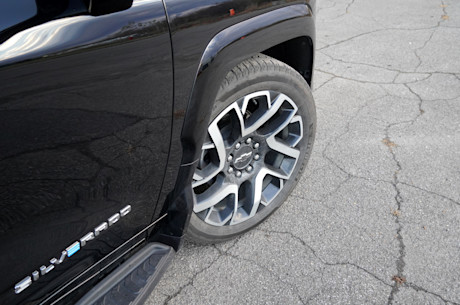 Chevrolet Silverado EV RST 2024 : essai routier Image