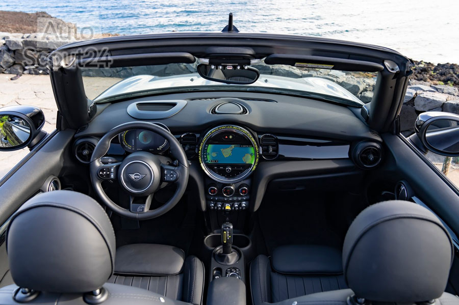 Mini-Cooper_SE_Convertible-2023-1600-8e.jpg