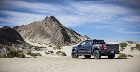 Editorial 2023 f 150 raptor r exterior  antimatter blue  02