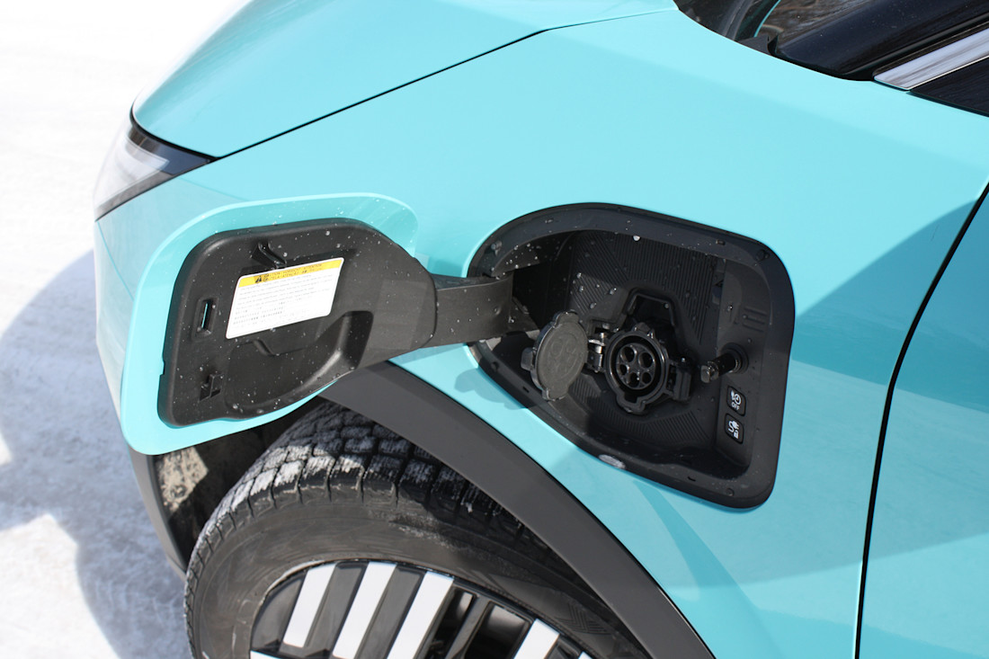 2026 Nissan LEAF - TD - DB - 260408 - 16.jpg