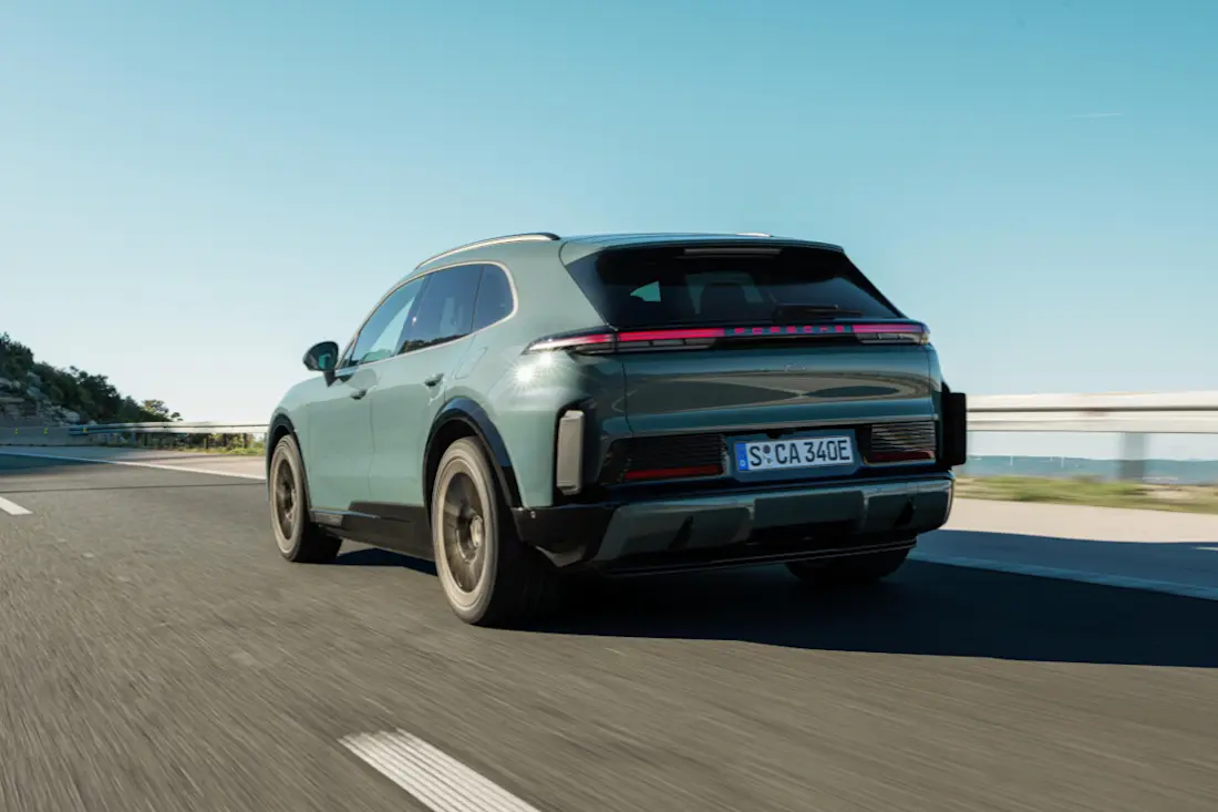 Porsche Cayenne Electric-13