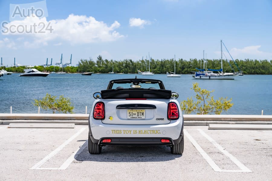 P90471785_highRes_mini-cooper-se-conve.jpg
