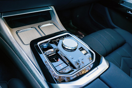Editorial 2024 bmw i7 m70 fd 231001 14 kd