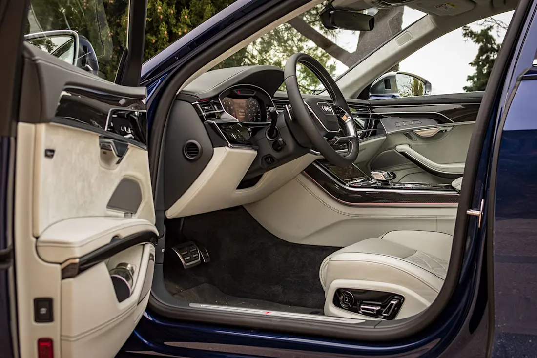 Audi-S8-Front-Interior Audi-S8-Front-Interior