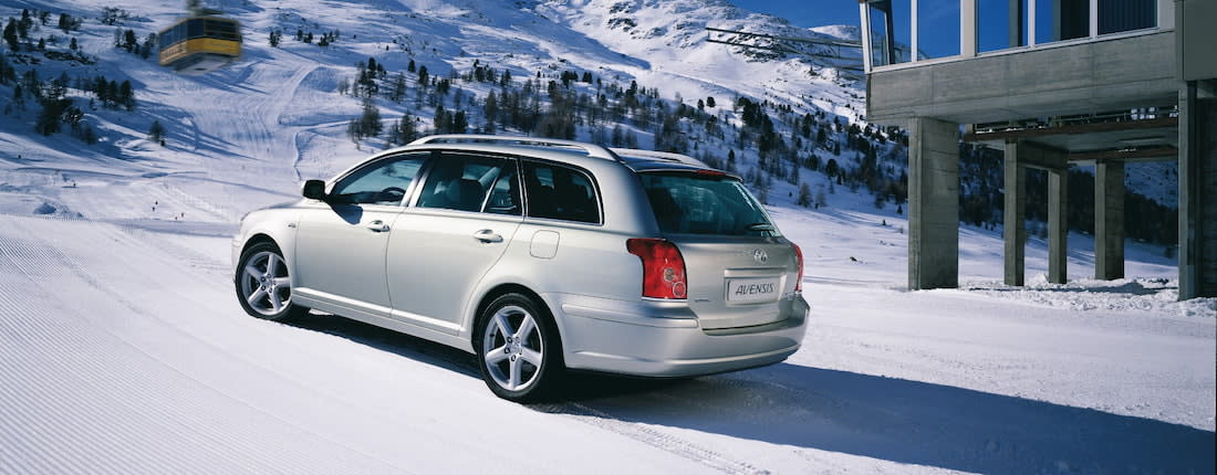 toyota-avensis-t25-l-02