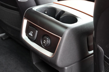 Duel de minifourgonnettes hybrides : la Kia Carnival se frotte à la Toyota Sienna Image