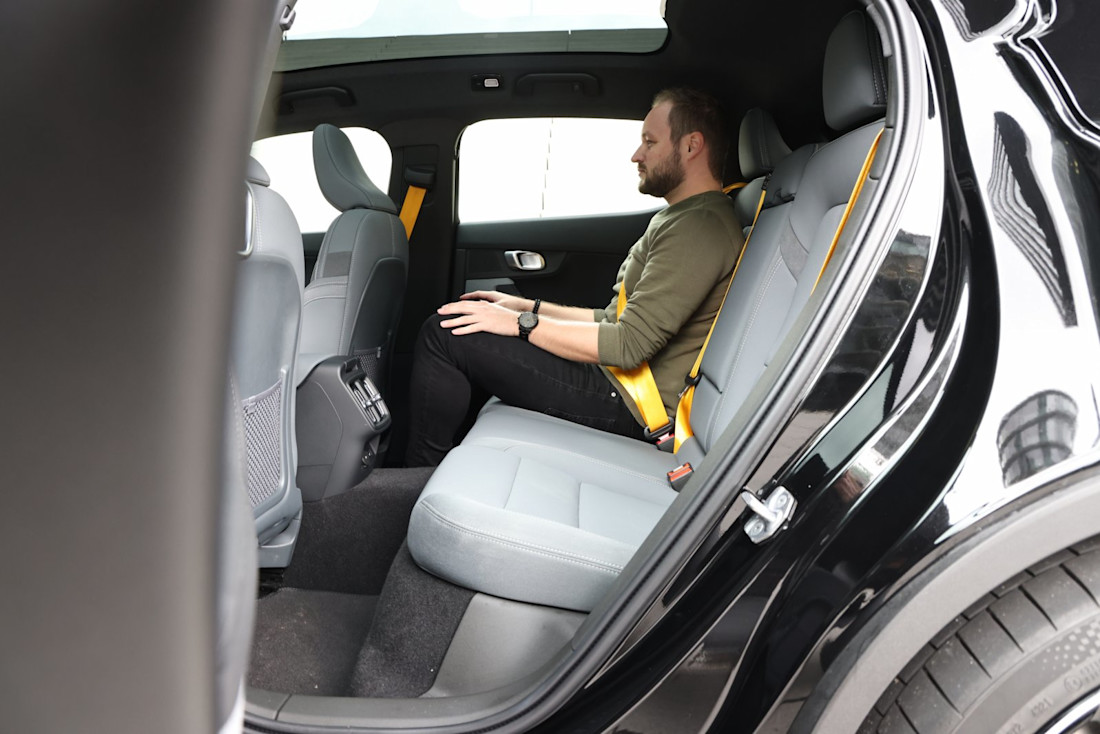 bmw-i4-polestar-2-2022-6.jpg