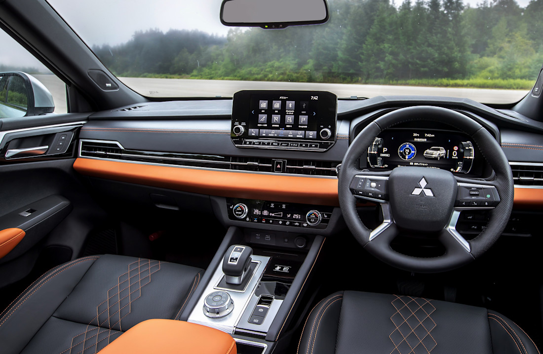 mitsubishi-outlander-phev-interior