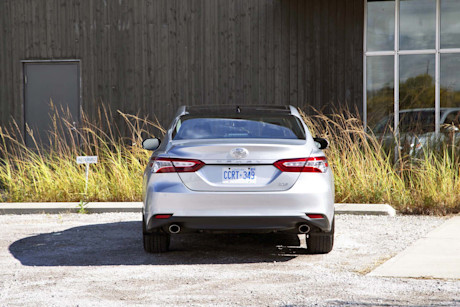 Editorial 2018 toyota camry xle v6 05 jw
